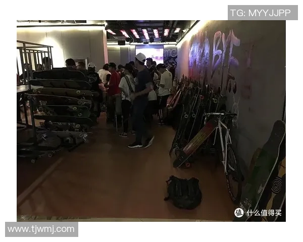 成都飞盘队在滑板精英赛中的团队协作表现值得称赞与借鉴