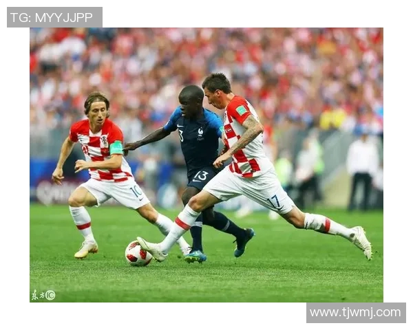 法国主队与克罗地亚队激战正酣谁将赢得这场巅峰对决 法国主队与克罗地亚队激战正酣谁将赢得这场巅峰对决