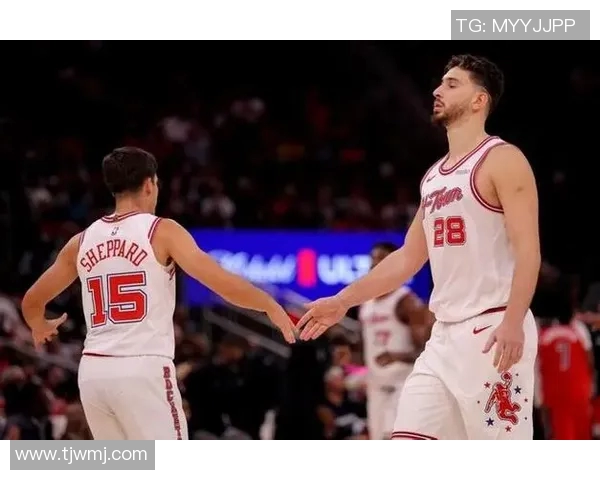 热火与魔术激战正酣三分球对决引爆全场激情 热火与魔术激战正酣三分球对决引爆全场激情