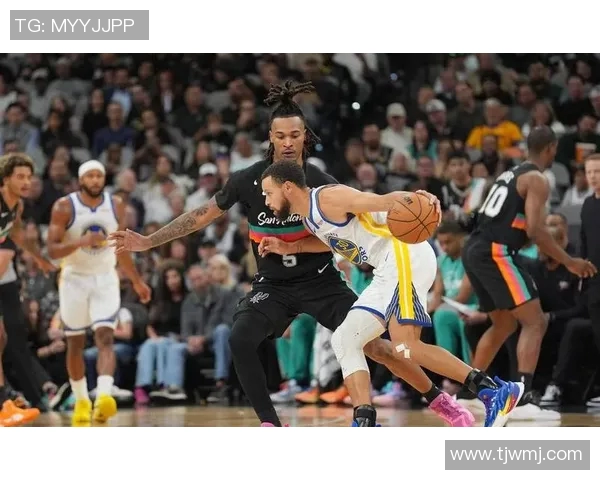 马刺与勇士激战正酣2月11日精彩对决引发球迷热议 马刺与勇士激战正酣2月11日精彩对决引发球迷热议