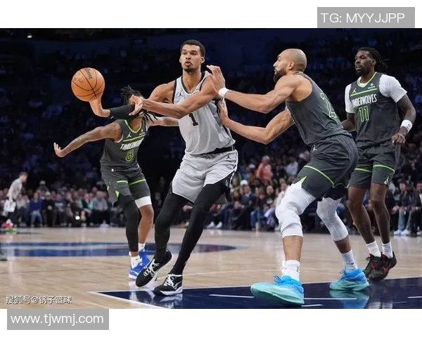 2000年11月17日森林狼与马刺的激烈对决回顾与精彩瞬间分析 2000年11月17日森林狼与马刺的激烈对决回顾与精彩瞬间分析