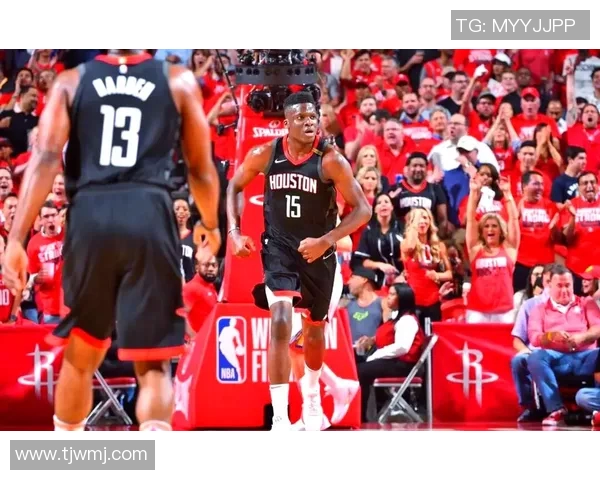 克林特卡佩拉的篮球之路与未来展望：从新秀到全明星的蜕变历程